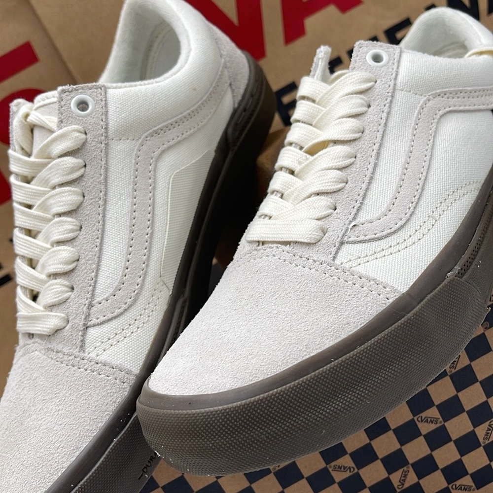 Vans Men’s Bmx Old Skool
Marshmallow/Gum
VN0005UZOVM Sneakers - Picture 7 of 16